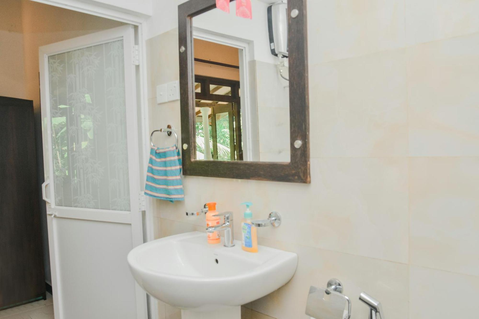 Rock Side Inn Unawatuna Ngoại thất bức ảnh